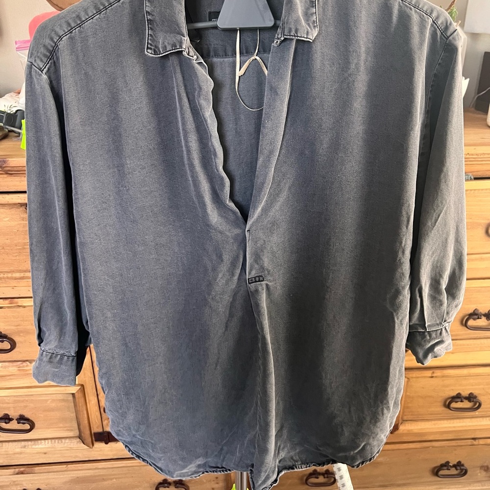 Casual Gray Button-Up Shirt
